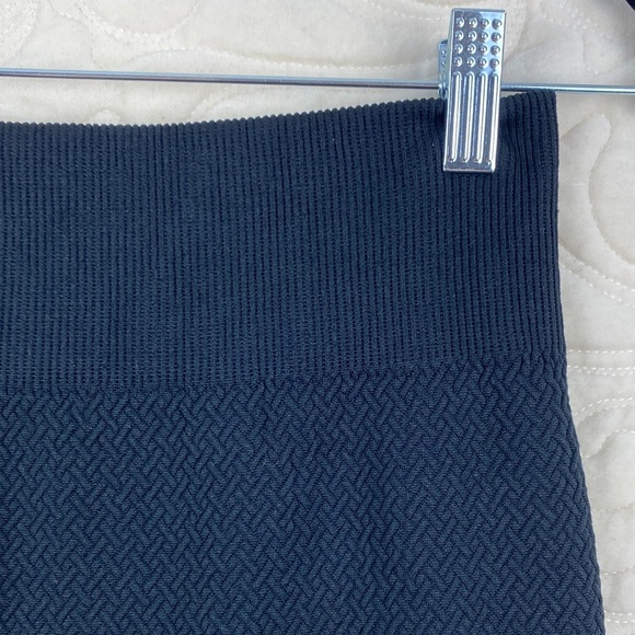 Suzy Shier Black Textured Leggings - Picture 2 of 9